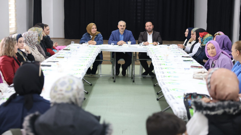 Başkan Çiftçi, Akse Bilgi Evi’ndeki kursiyer  ve velilerle bir araya geldi