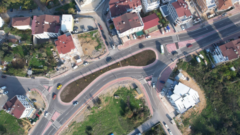 Gebze Dr. Zeki Acar Caddesi’ne dönel kavşak