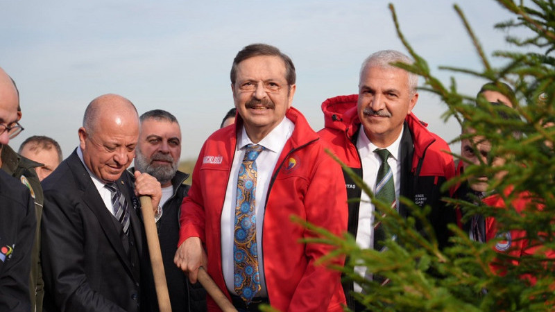 Rifat Hisarcıklıoğlu’ndan Gebze’ye Yeşil Dokunuş: Hatıra Ormanı’nda Fidan Dikimi Gerçekleştirildi