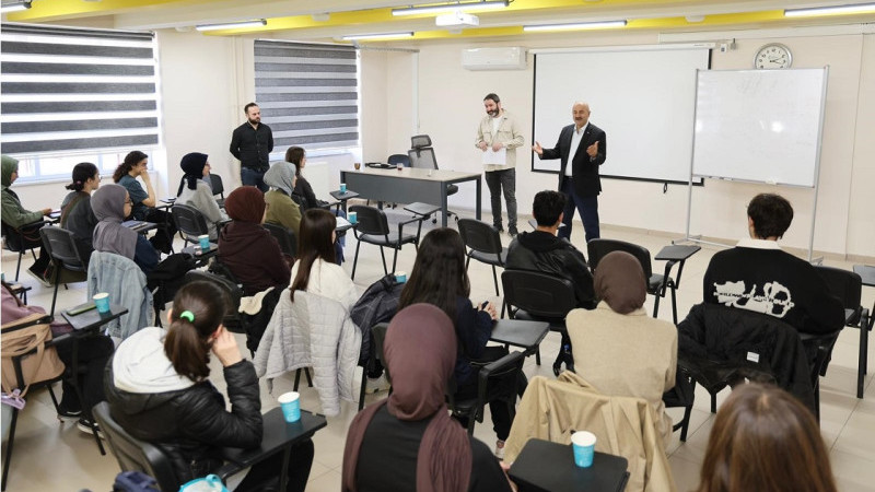 Başkan Büyükgöz Gençlerle Güzide Gençlik Merkezi’nde Buluştu