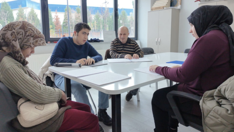 Çayırova’da görme engelli özel bireylere Kur’an-ı Kerim dersi