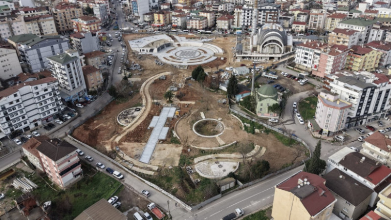 Kent Meydanı’nda çalışmalar tam gaz devam