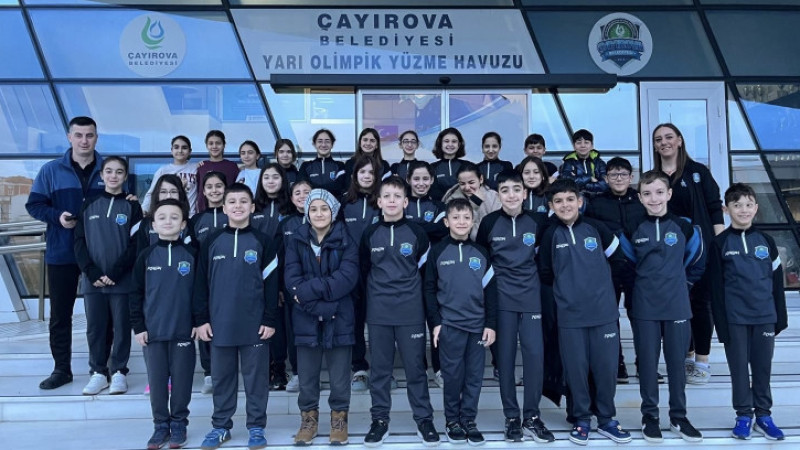 Çayırovalı yüzücüler, madalyalara doyamadı