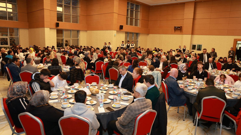 Gebze’de Mevsim Ramazan Kapsamında Yetim ve Öksüz Çocuklara İftar 