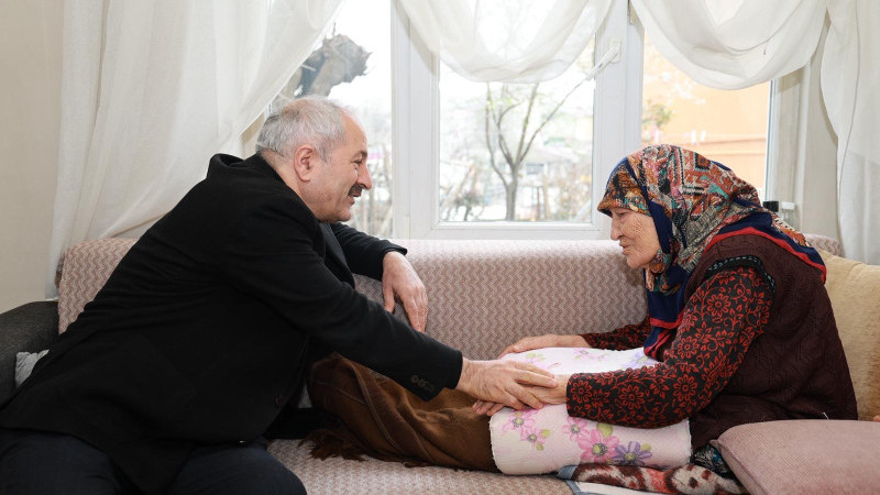 Başkan Büyükgöz’den 100 Yaşındaki Hesna Karaca Teyzeye Ziyaret