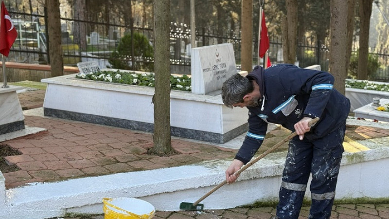 Kocaeli şehitliklerde titiz çalışma