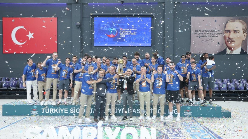 Çayırova Belediyesi, şampiyonluk kupasına kavuştu