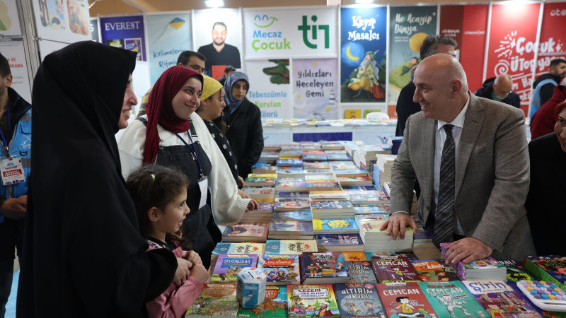 Darıca Kitap Fuarı, kitapseverlerle doldu taştı