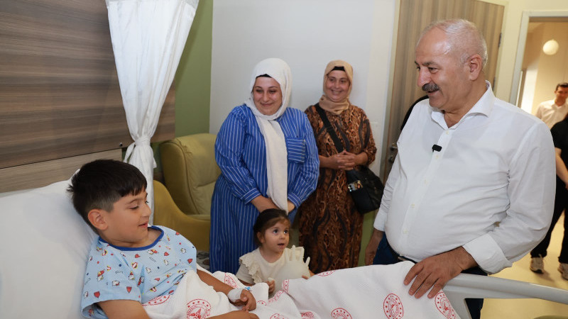 Başkan Büyükgöz'den Sünnet Çocuklarına Moral Ziyareti
