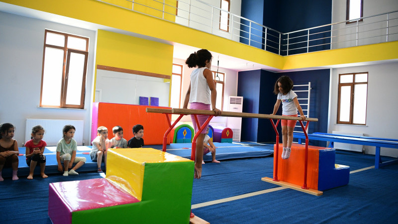 Çayırovalı çocuklar, yaz tatilini sporla iç içe geçiriyor