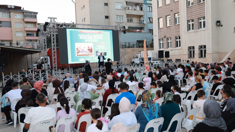 Mahallemde Sinema Var Başladı
