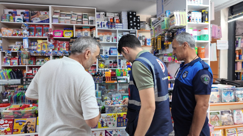 Çayırova Zabıtası’ndan pazar, kırtasiye ve unlu mamulleri denetimi