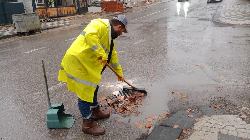 Darıca Belediyesi’nden sağanak yağışa karşı hummalı çalışma