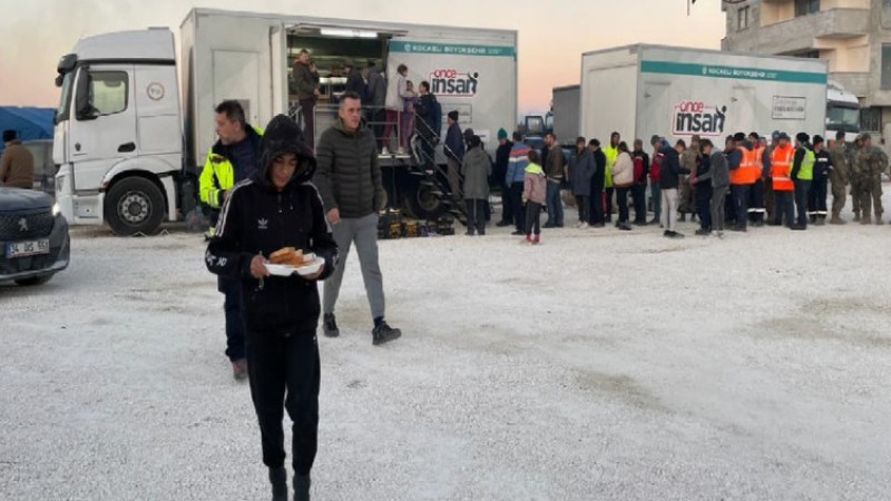 Yüzbinlerce kişiye sıcak yemek ikramı