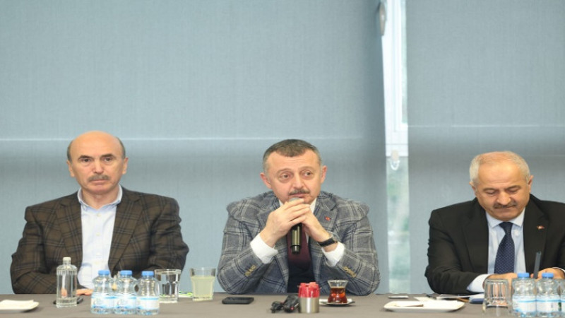 Gebze’de muhtarlarla buluştu