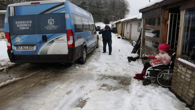 Büyükşehir karda kışta herkesin yanında