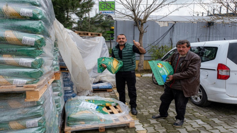 Büyükşehir, çiftçilere tohum dağıtımına başladı