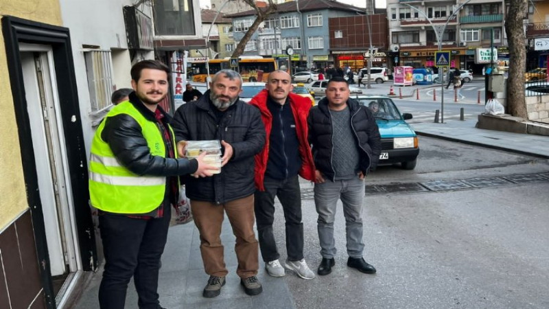 Kocaeli'den taksicilere sıcak iftarlık