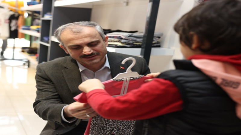 Belediyeden Yetim Çocuklara Bayramlık