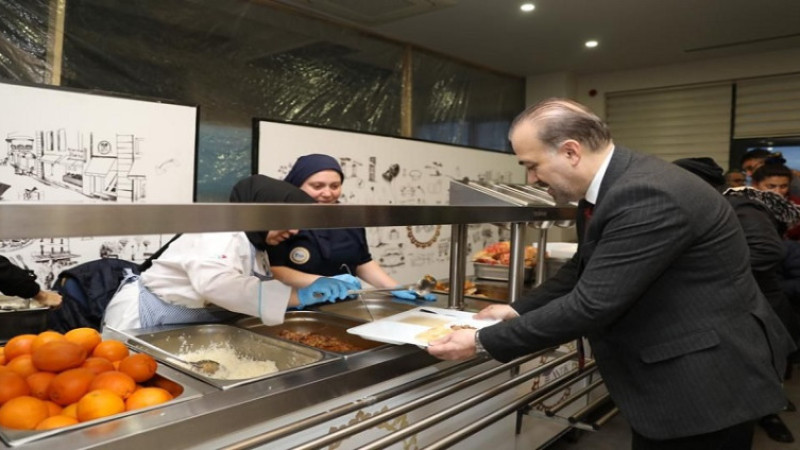 Başkan Talus, depremzedelerle iftar yaptı