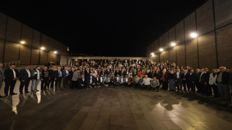 Erzurumluların iftar programına yoğun katılım