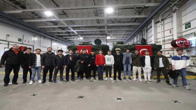 Gebzeli Öğrenciler SİHA Gemisi TCG Anadolu’yu Gezdi