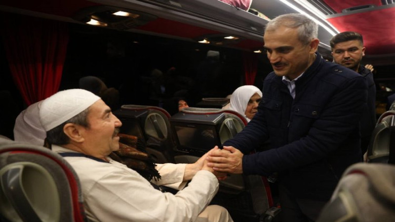 Başkan Çiftçi Çayırovalı Hacı Adaylarını Kutsal Topraklara Uğurladı