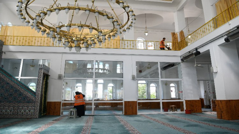 Çayırova’da İbadethaneler Temizleniyor