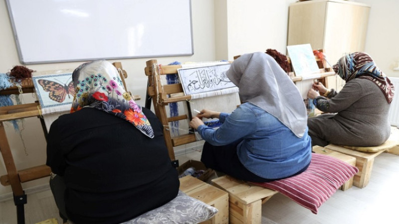 Hereke Halısı Dokumacılığı KO-MEK ile Hayat Buldu