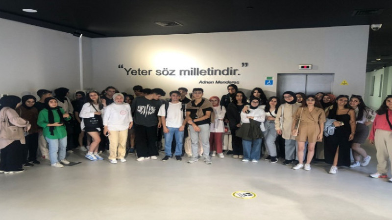 Darıcalı Gençler Demokrasi Adasını Gezdi