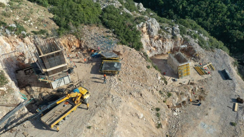 Dilovası Hastane yolunda köprü ayakları yükseliyor