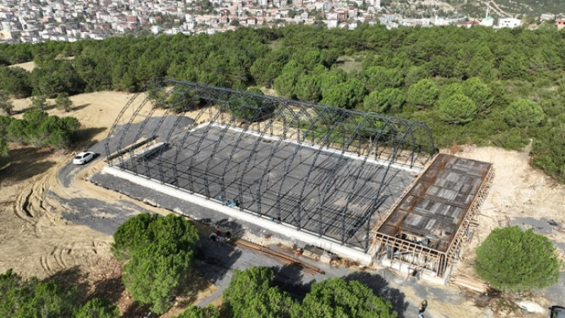 Kapalı Halı Sahalarda Çalışmalar Devam Ediyor 