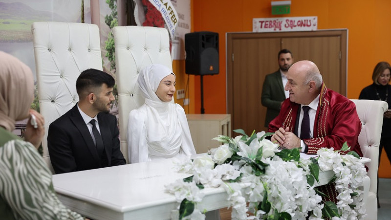 Darıca’da 2024’ün ilk nikahı kıyıldı