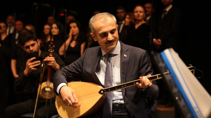 Başkan Çiftçi Bağlama Çaldı Çayırovalılardan Büyük Beğeni Topladı