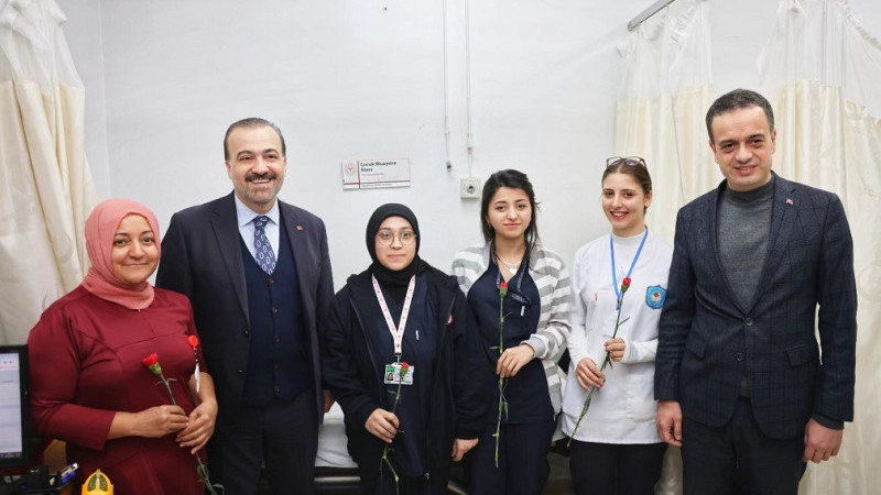 AK Parti Kocaeli’den sağlık çalışanlarına 50 bin adet çiçek