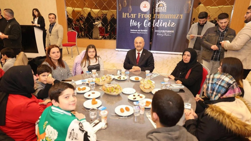 Başkan Büyükgöz yetim ve öksüzleri unutmadı