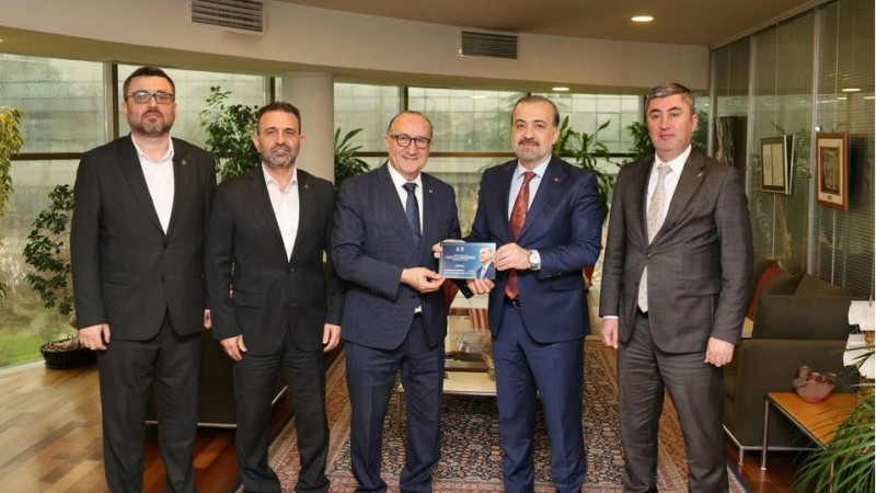 Başkan Talus, büyük miting için davetiye dağıtıyor