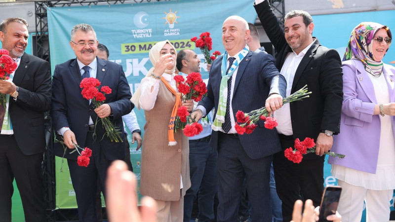 AK Parti Darıca'da Gövde Gösterisi Yaptı, Binlerce Kişi Alanı Doldurdu!