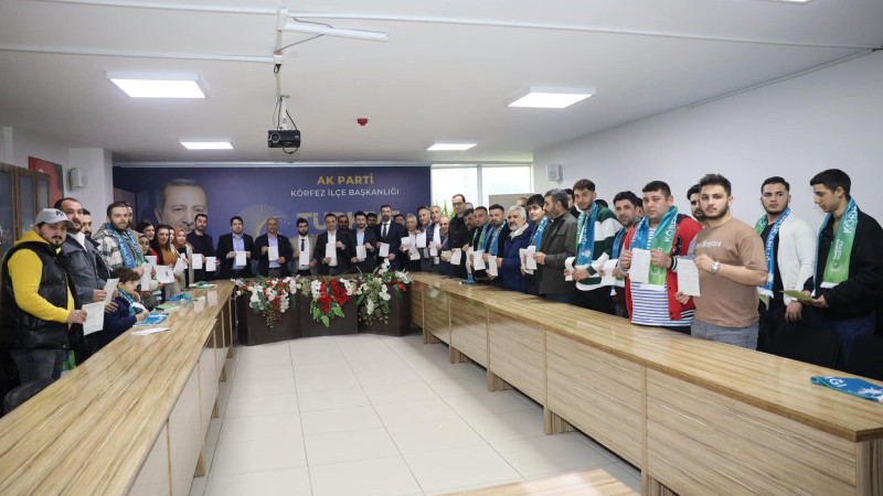 Kocaeli’de İYİ Parti’den 100 kişi İstifa edip AK Parti’ye geçti