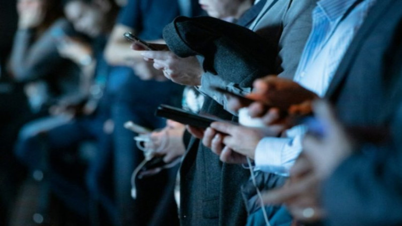 Telefonu Neden Elden Bırakamıyoruz?