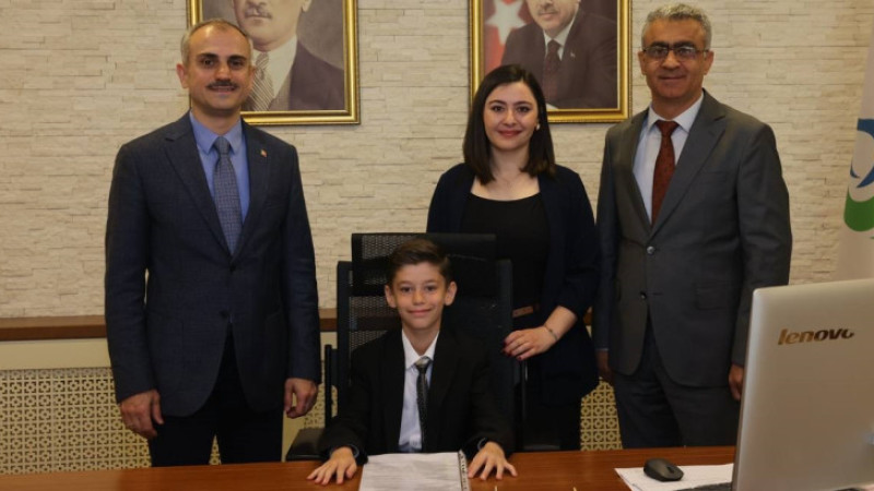 Başkan Çiftçi, Koltuğunu Minik Başkana Devretti!