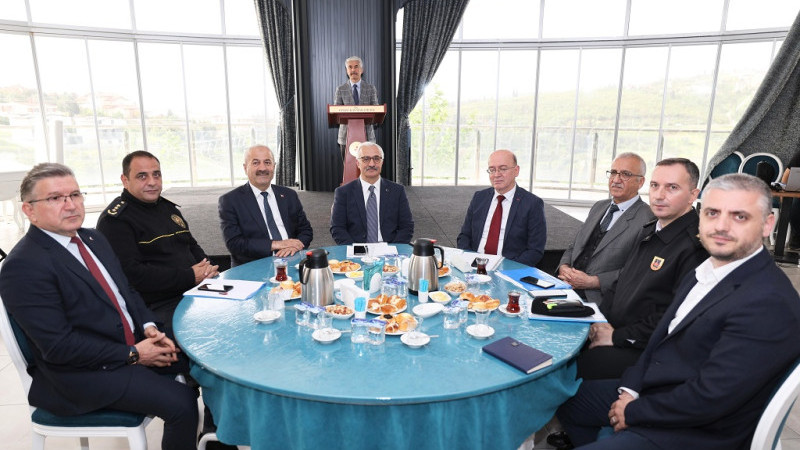 Kaymakam Özyiğit ve Başkan Büyükgöz  MAHALLE MUHTARLARINI AĞIRLADI