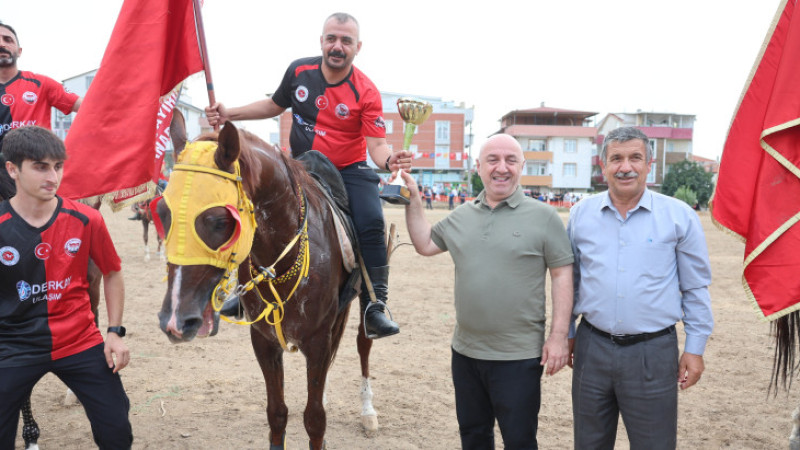 Darıca’da ata sporu cirit gösterisi yapıldı