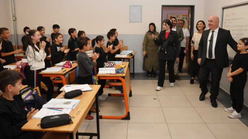 Başkan Bıyık’tan minik öğrencilere sürpriz ziyaret