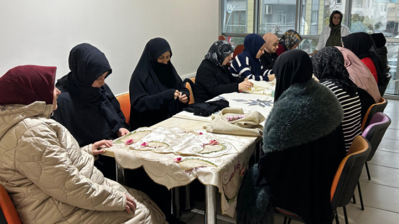 Darıcalı kadınlar hem öğreniyor hem üretiyor