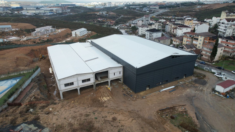 Çayırova Kapalı Spor Salonu’nda çalışmalar devam ediyor