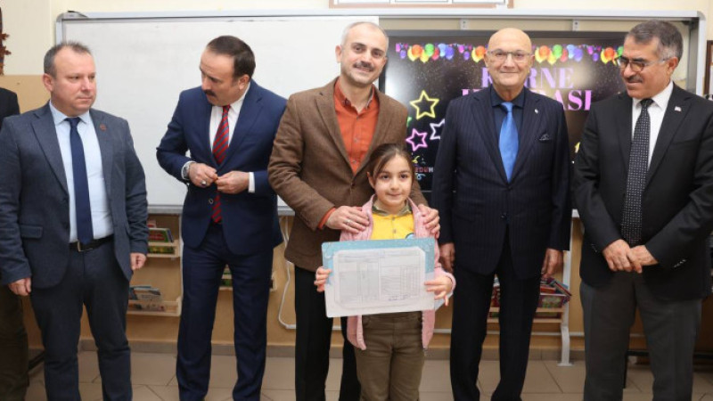 Başkan Çiftçi, miniklerin karne heyecanına ortak oldu