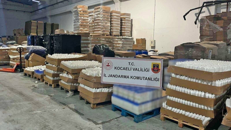 Dilovası'nda Bir Fabrikada 100 bin kutu Sahte Şampuan Ele Geçirildi