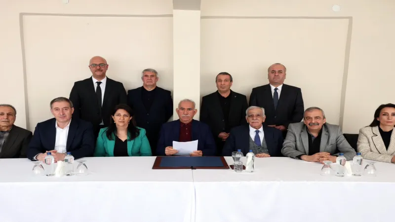 İmralı'dan Silah Bırakma Çağrısı!
