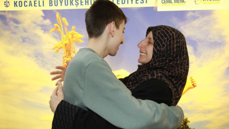 Özel birey Ahmet, Adalet Bakanlığı’nda memur oldu